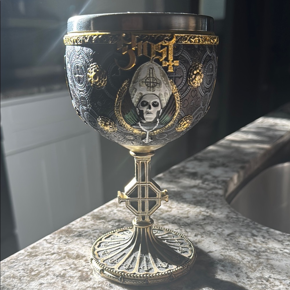 GHOST
Gold Meliora Chalice Wine Glass